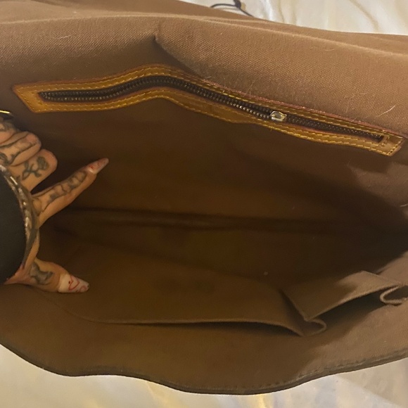 Louis vuitton cross body bag - Picture 2 of 4